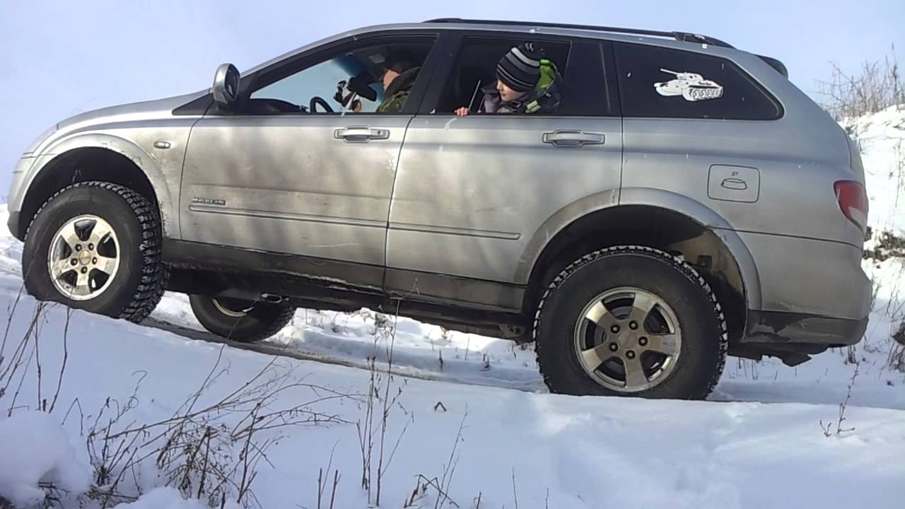 Аналоги кайрона. Санг Йонг Кайрон офф роуд. SSANGYONG Kyron серебристый. SSANGYONG Kyron лифтованный. SSANGYONG Kyron на бездорожье.