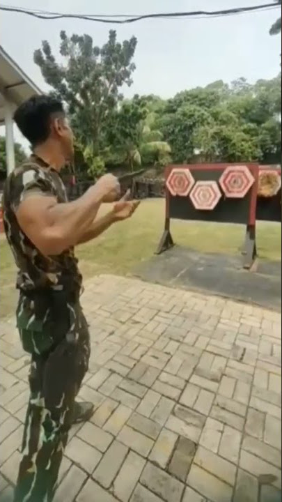 MASTER LEMPAR PISAU/LEMPAR PISAU ALA PELATIH#shorts  #lemparpisauindonesia