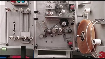 Handle applicator on shrink-wrapping machine