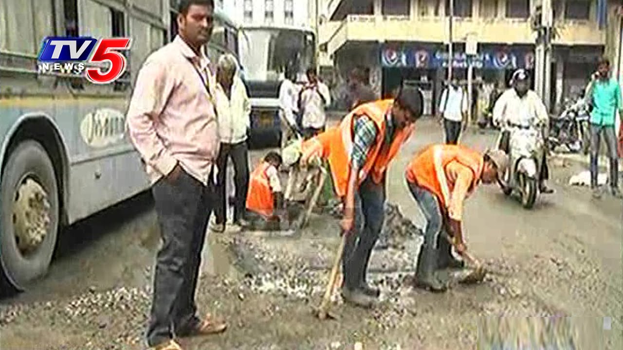 KTR Fire On GHMC Officers Over Negligence on Roads Repairs | Hyderabad | TV5 News