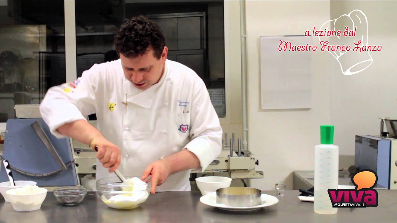 Semifreddo all'italiana alla vaniglia con gocce di cioccolato fondente