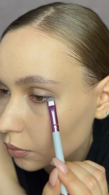 СТРЕЛКИ ПЛОСКОЙ КИСТЬЮ | КАК РИСОВАТЬ СТРЕЛКИ ТЕНЯМИ БЫСТРО #makeup # ...