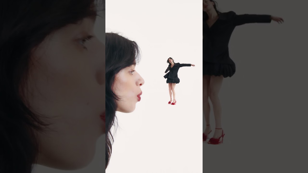 Introducing the Miss Z Poupi — light as a feather. 