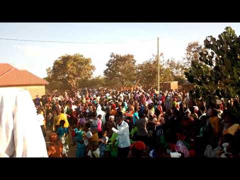 HI IBADA ILIYO FANYIKA SEGESE WAKIWEPO NA EMMAUS BAND CHECK VIDEO HI 