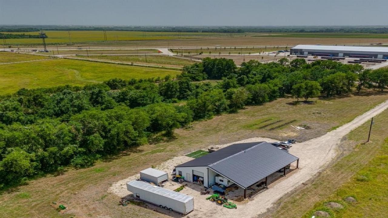 232 N Cooke Road, Ennis, TX Presented by The Escalante Realty Group