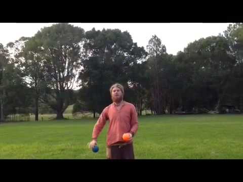 Juggling tutorial: 2 balls in 1 hand (beginner)