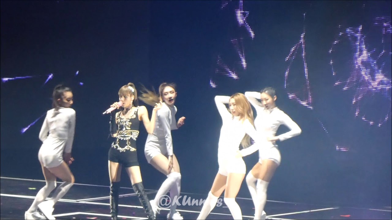 BlackPink (블랙핑크) - Kick it - In your area Tour - Barcelona 190528