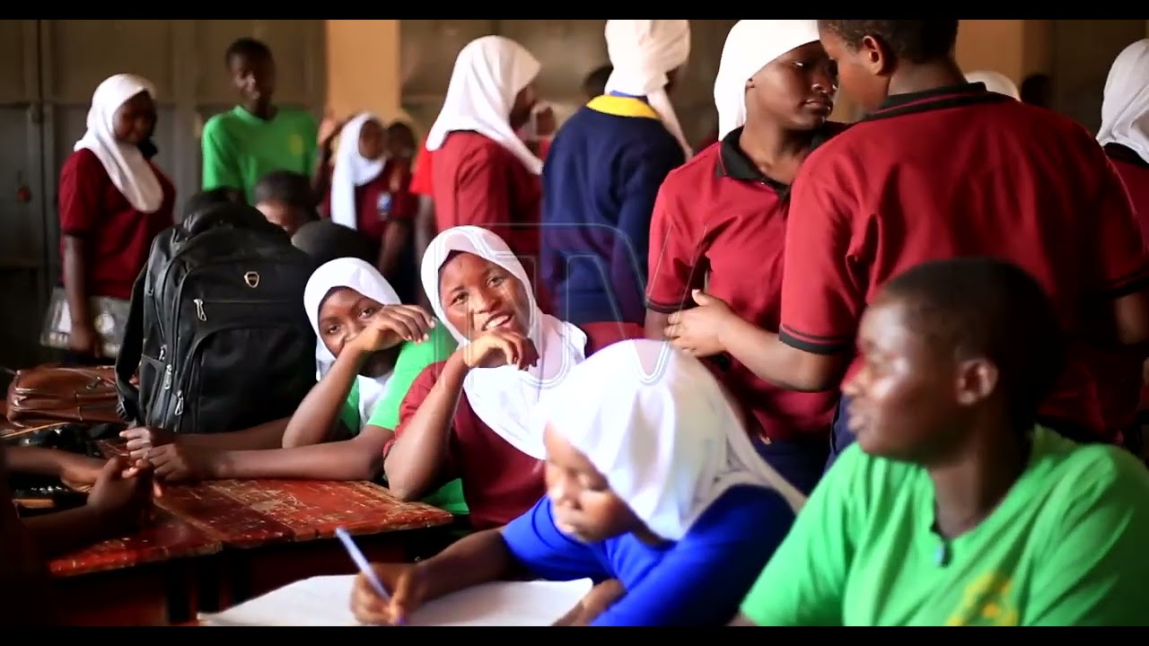 Parents join calls for pay equity as arts teachers strike persists