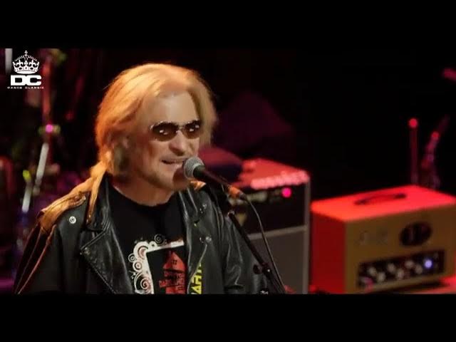 Daryl Hall and John Oates Say it isn't so (live)