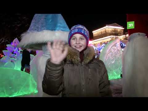 «Сказочный лес» вырос на площади Революции. В Челябинске открыли ледовый городок