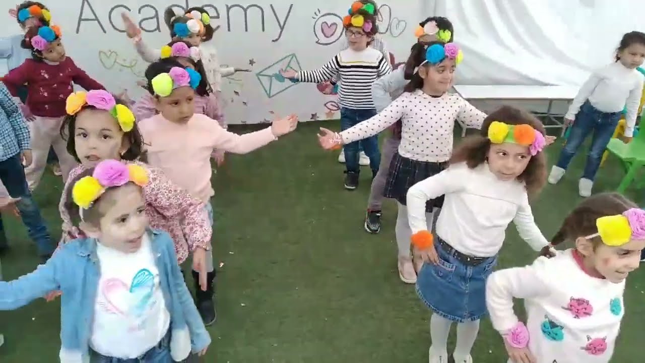 رقصة فصل الربيع مع أطفال 5 سنوات ❤❤❤❤❤