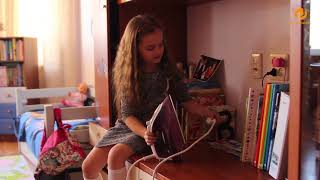 Видео: Счастливый ребенок: Домашние обязанности. Как мотивировать детей к работе по дому?