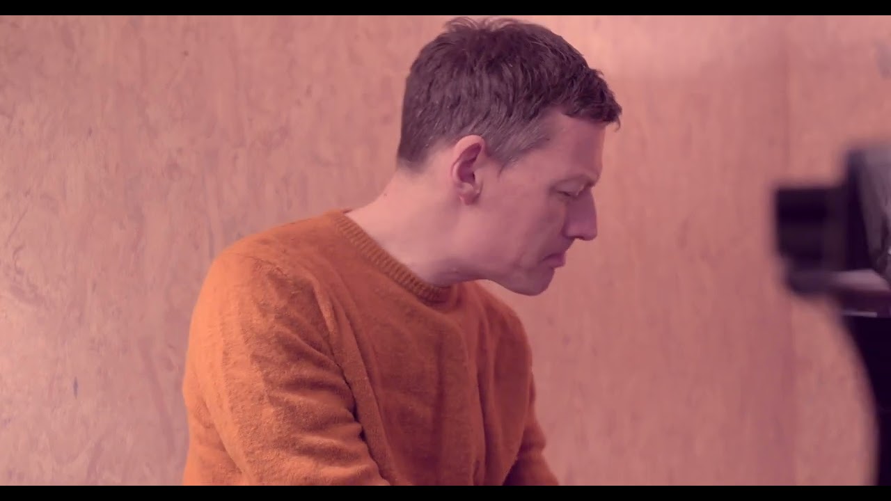 Velvet Colossus  | Roland Köppel