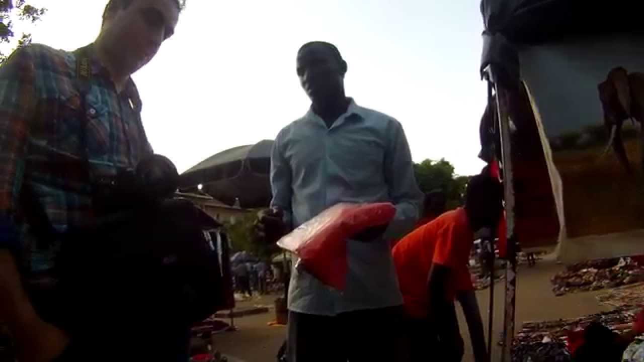 The Maasai Market in Nairobi - who bargains better?