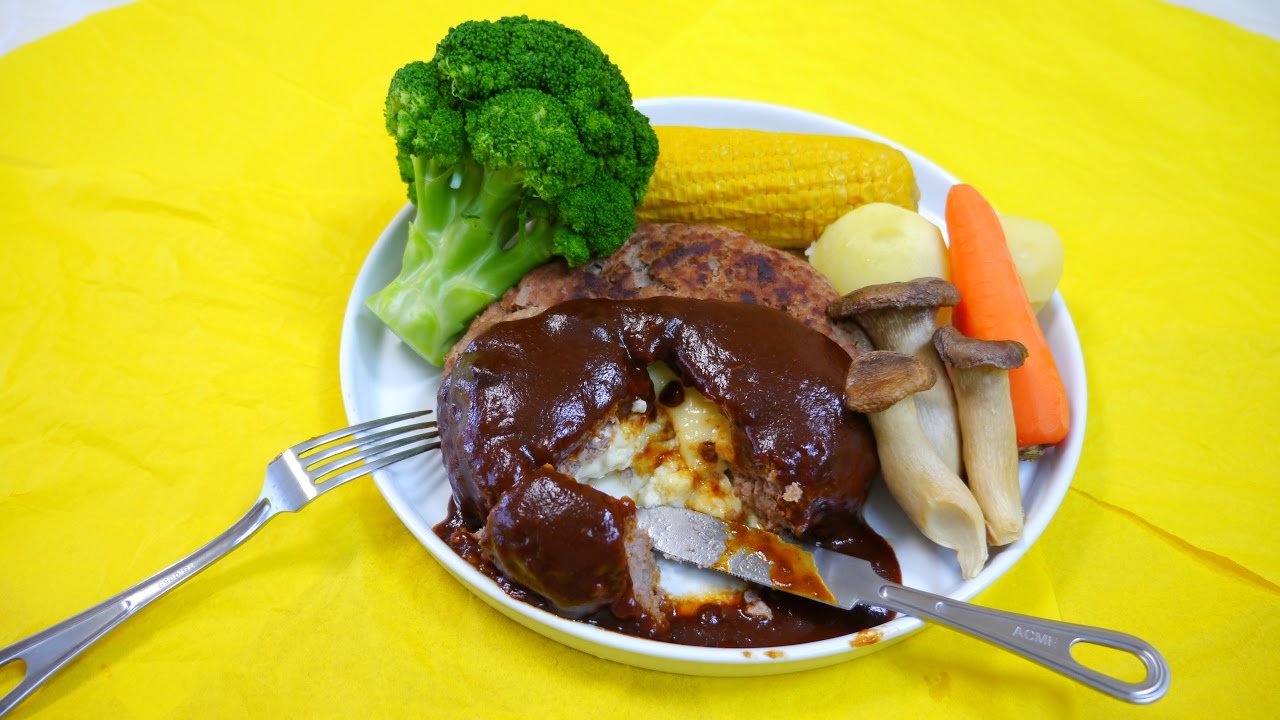 Giant Hamburger Steak with camembert cheese カマンベール入りのでっかいハンバーグ わかりにくいけど野菜と大きさをくらべてみて | MosoGourmet 妄想グルメ