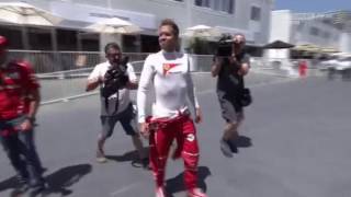 Details F1 2017 Azerbaijan GP | Sebastian Vettel joking with Marc Gene (Saturday - FP3) Guide