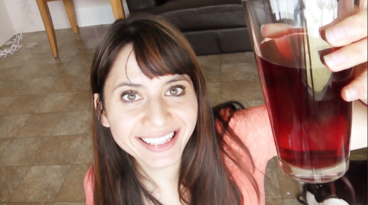 NATURAL GOUT PAIN TREATMENT WITH NONI JUICE! - YouTube