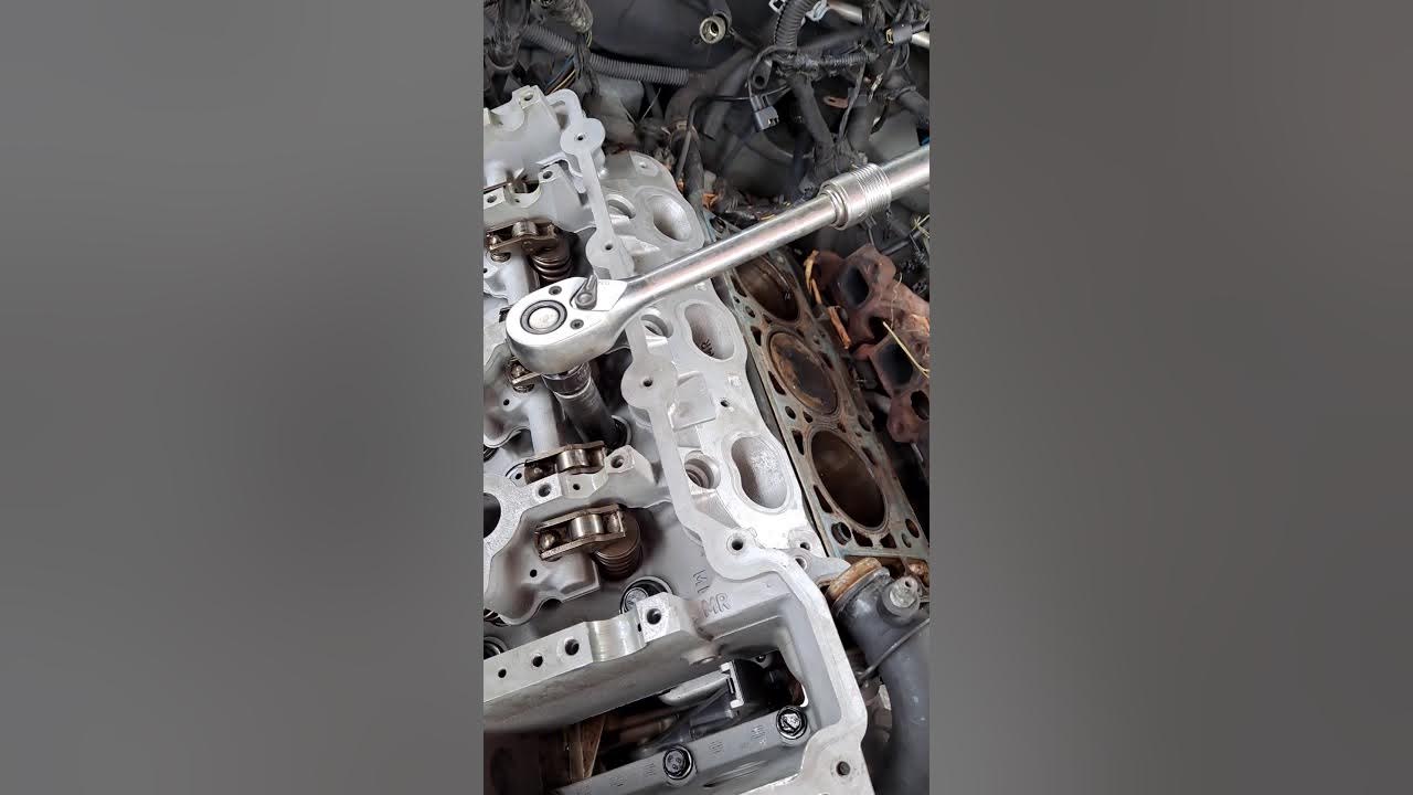 torqueada de cabeza de motor chrysler 2.7 2007 - YouTube