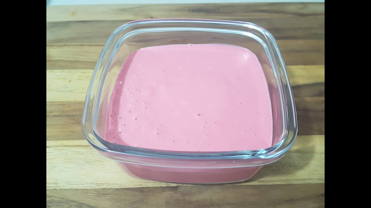 Mousse de morango (com morangos frescos)