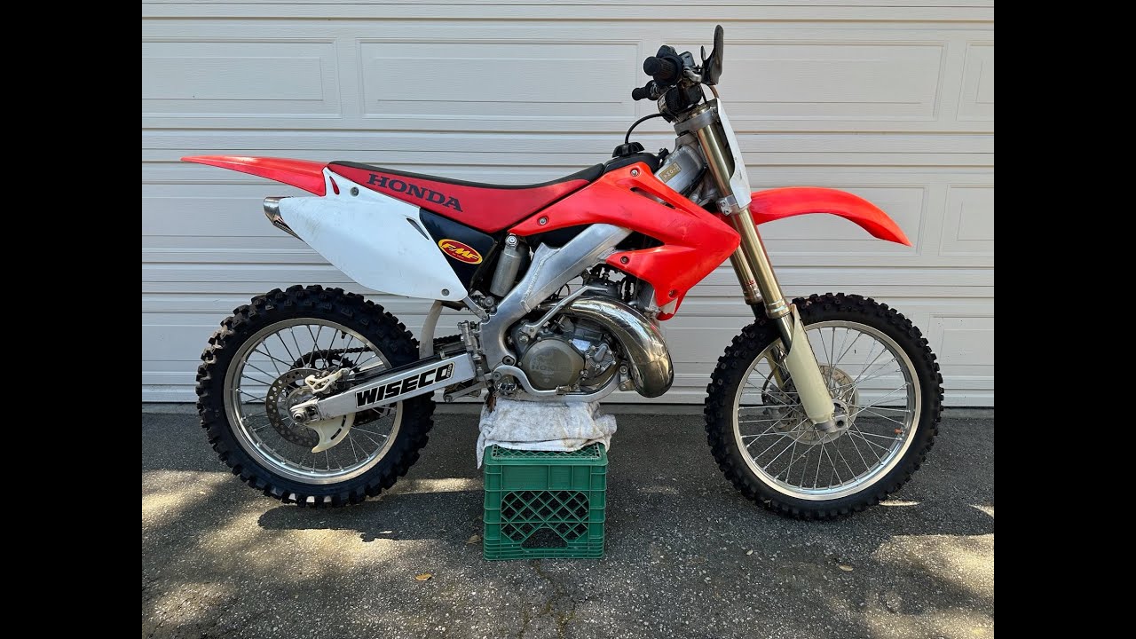 2002 Honda CR250R Cold Start - YouTube