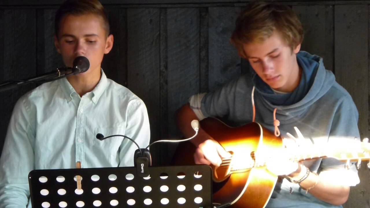 If only as a ghost 18.8 -- Bredbånd