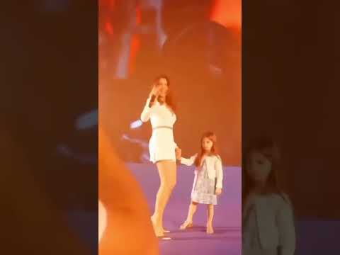 ابنة نانسي عجرم تفاجئ والدتها على المسرح