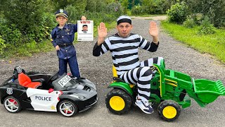 Max in a police car catches the thief who stole a toy tractor.