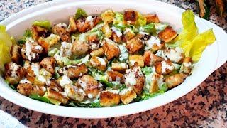 سلطة السيزر مع الصلصة?إلذ من المطاعم.caesar salad