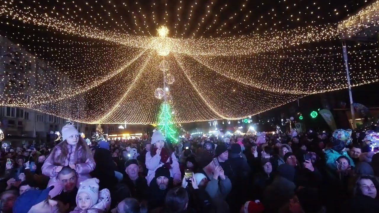 Aprinderea Luminilor de Sărbători în Câmpulung Moldovenesc Bucovina 4[K]