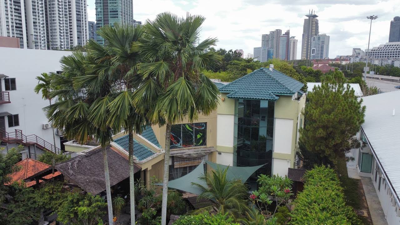 14,308 sq.ft Luxury Bungalow House Design With Garden Jln Damai, Kuala