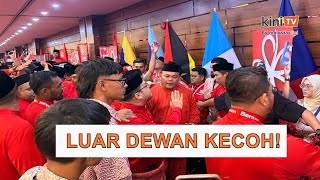 Kekecohan tercetus di Perhimpunan Agung Bersatu