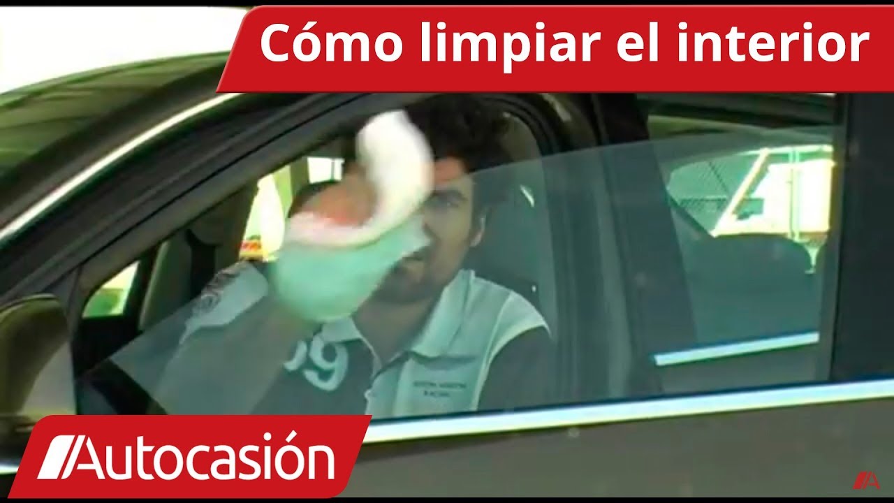 Productos y pasos para limpiar el salpicadero del coche –canalMOTOR