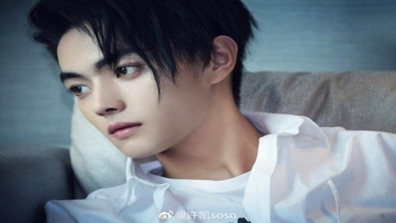 Xu Kai travels hand in hand with a girl and their love affair is exposed!