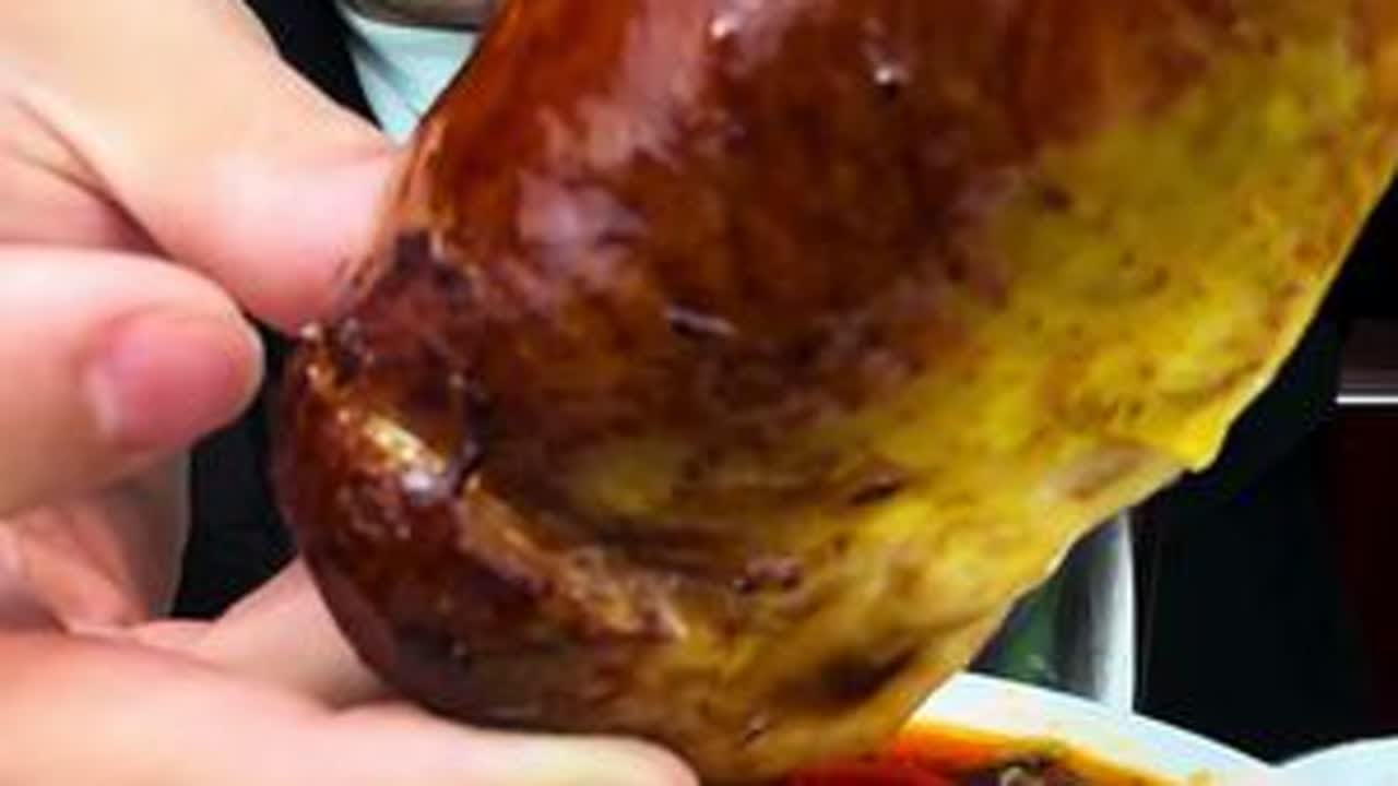 红油爆辣羊杂 今天喝两个，配上熏味十足的松花鸡腿，来兄弟们，敬明天