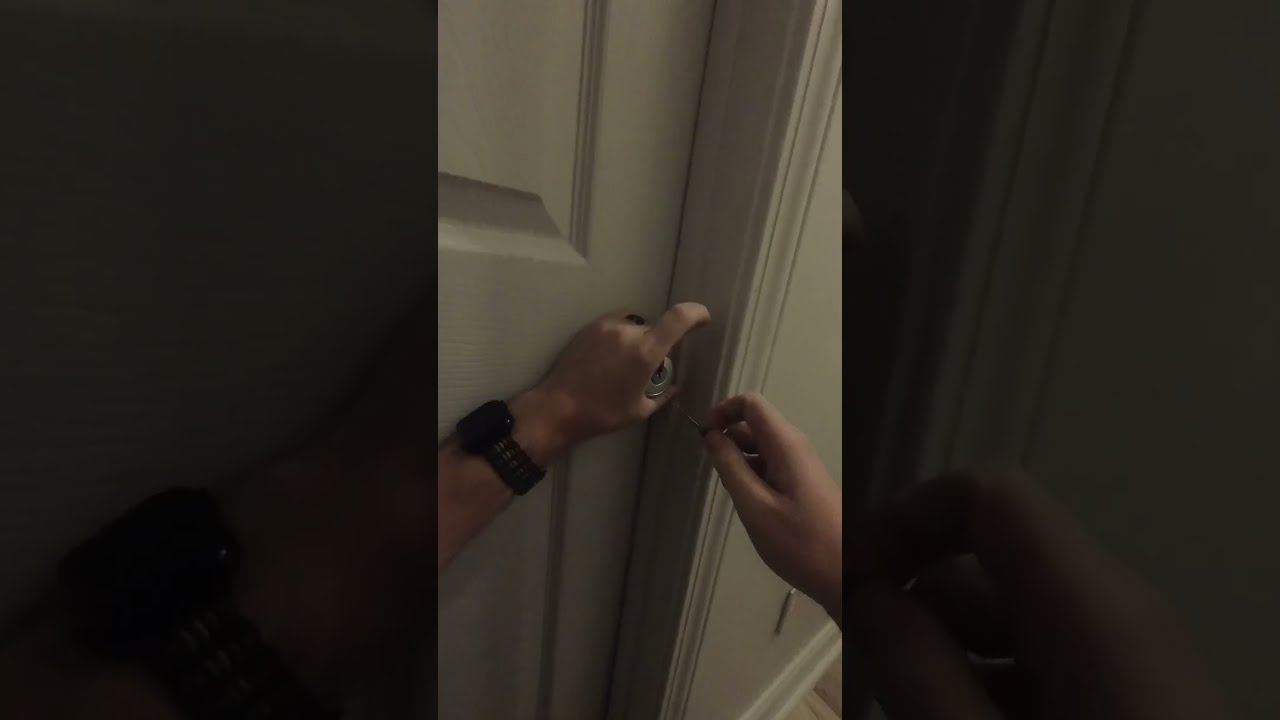 Poor Girl Was Trapped Locksmith Lockout Lockpicking Emergency Roadsideassistance