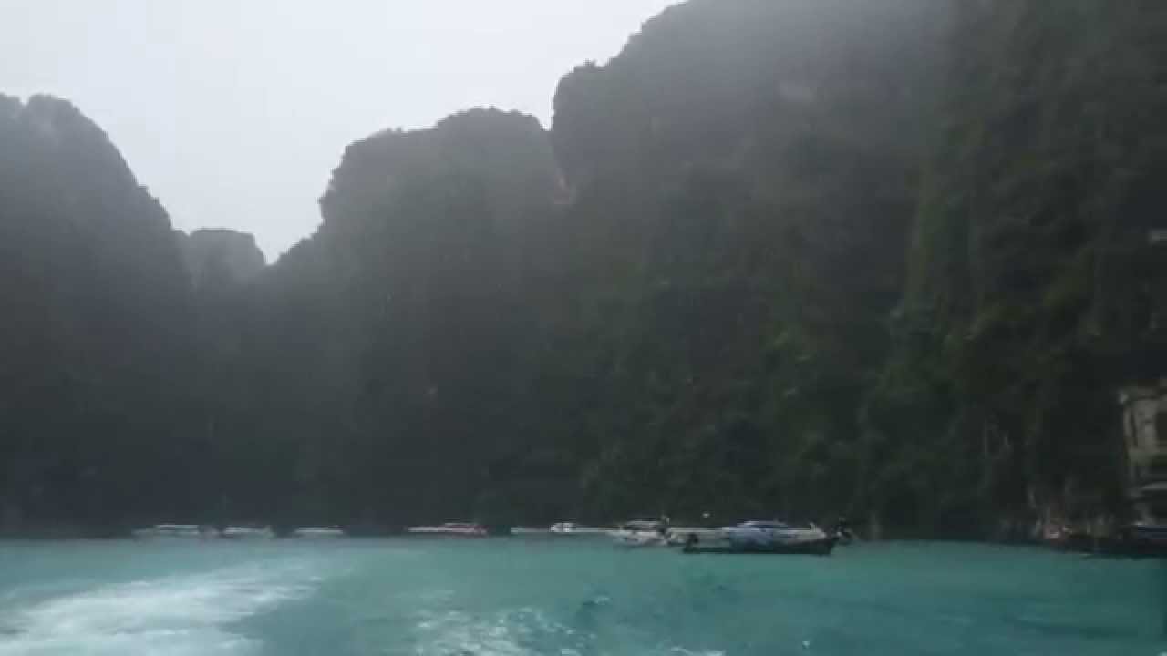 phi phi island tour in rain