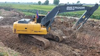 Great Excavator Matador Shantui Digging Ground To Build Road