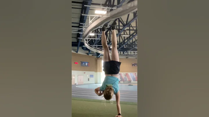 #handstand #gymnast #calisthenics #fitness #fitnessmotivation #challenge #gymgirl