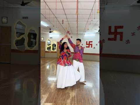 Viral trending couple garba/dodhiya step | vanbha zala step #newstep #couple #outfit #dance #love