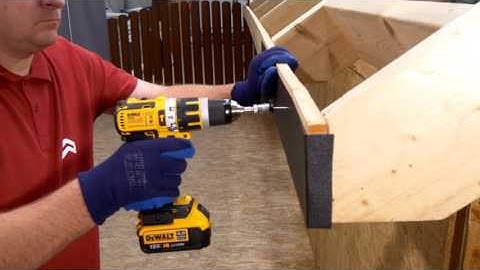 Installing fascia board flashing