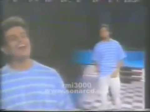 عمرو دياب انتى اللي عارفه