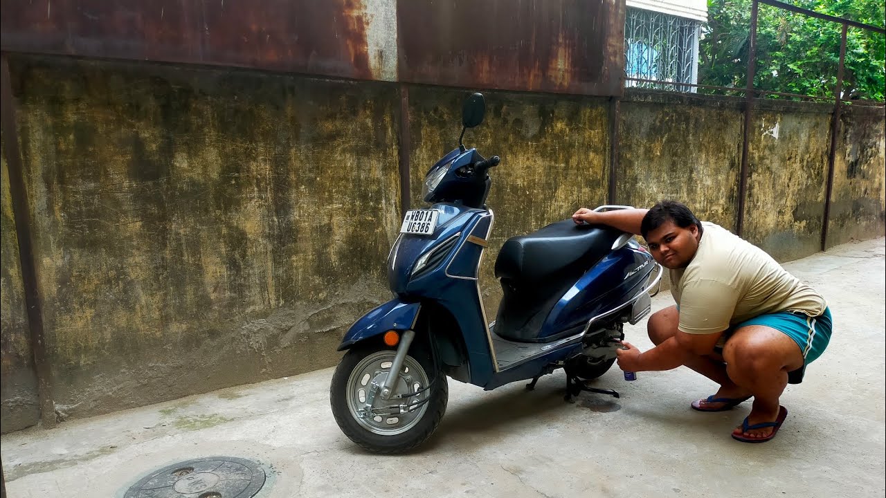 How to lubricate the jammed kick pedal of Honda Activa 6g DLX