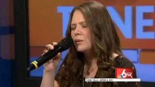 Jesse & Joy - Entrevista NBC 6 Six In The Mix "Un Besito Más"