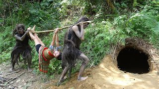 Primitive Life - forest people catch chickens and grill chickens to meets ethnic girl