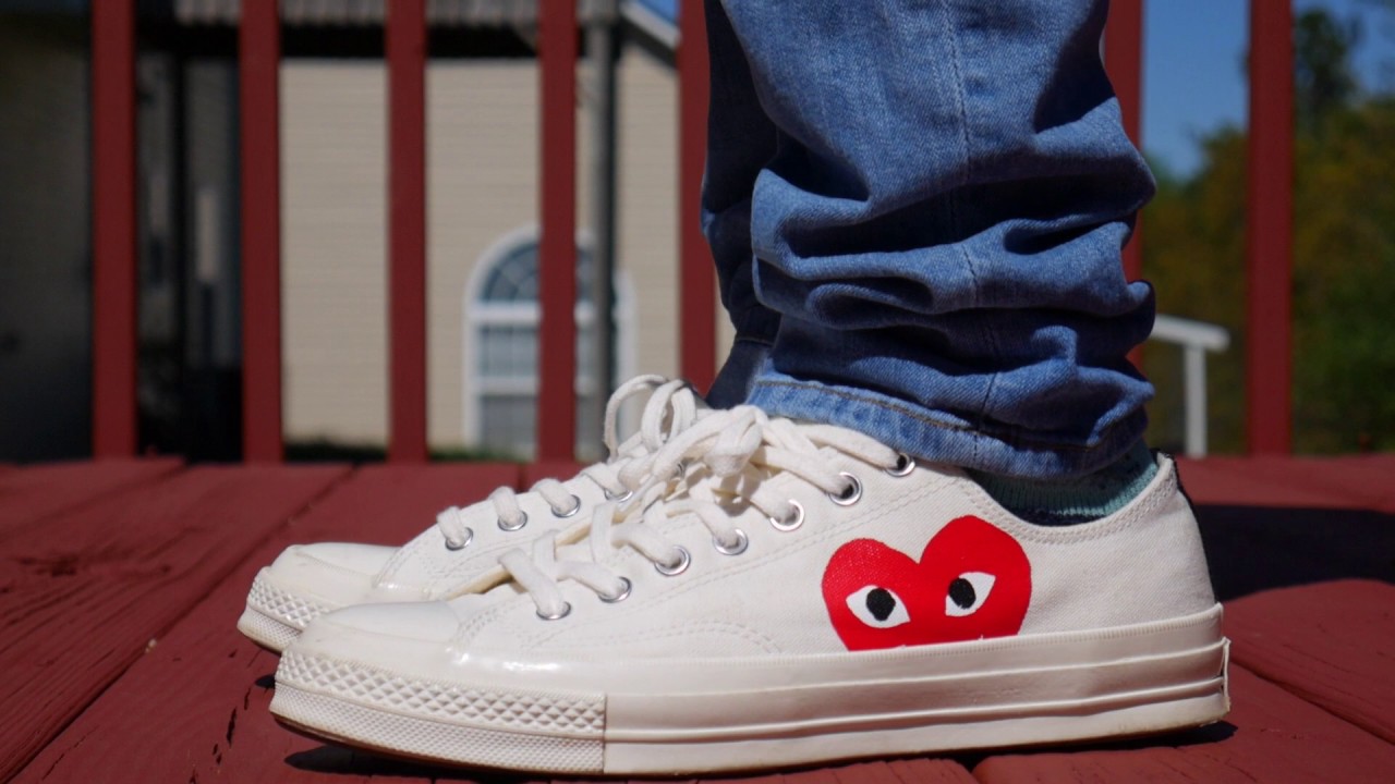 cdg converse low black on feet