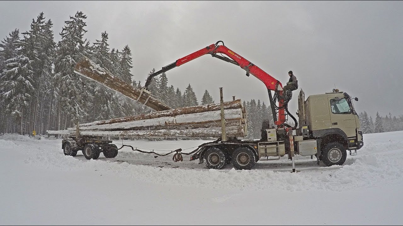 Volvo FMX 6x6 on snow 