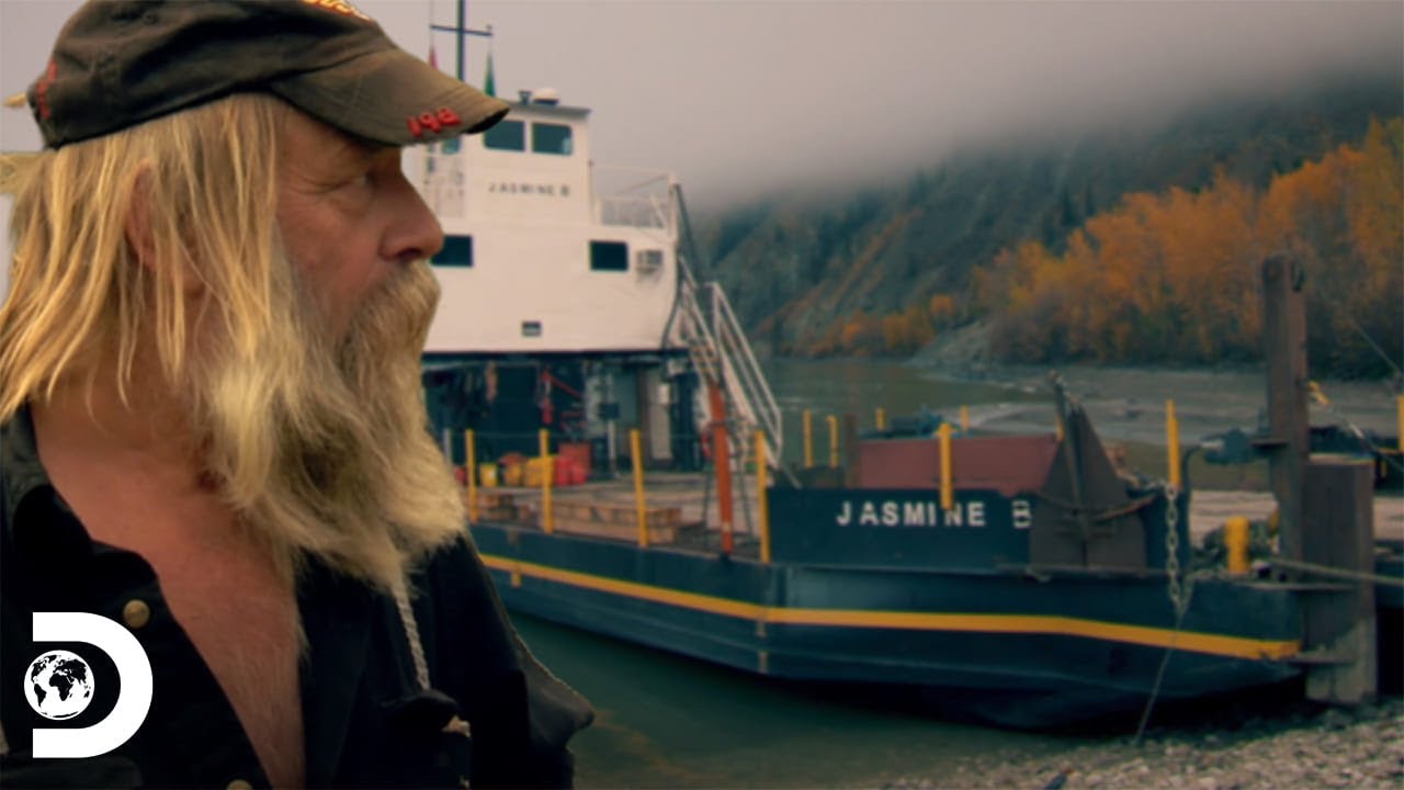 Equipe Beets tenta resgatar enorme barcaça mineira no Yukon | Febre do Ouro | Discovery Brasil