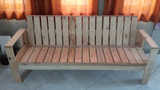 Kursi sederhana dari kayu palet