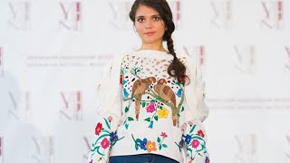 Показ колекції Vyshyvanka Couture від Оксани Караванської в Чикаго(Ukraine's top designer brings modern ethnic fashion to Chicago /Details in English http://goo.gl/FjSqSh - Дизайнер Оксана Караванська показала колекцію..., 2014-10-06T22:25:41.000Z)