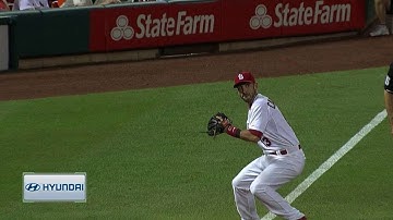 PHI@STL: Carpenter makes backhanded play for the out